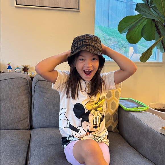 Diva - Picture 2 of 3